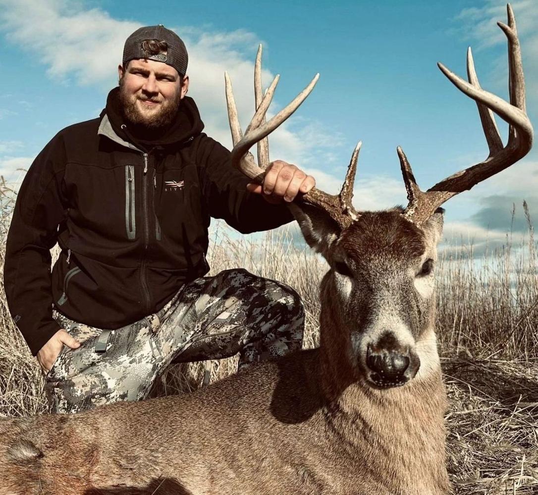 Hunter with a Missouri whitetail buck at Circle S Ranch
